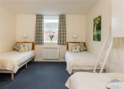 2126-stableside-york-racecourse-4