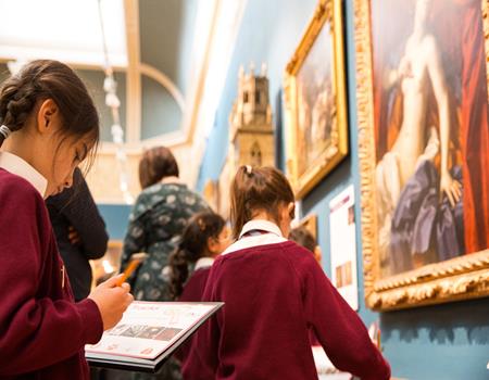 A school group in the Victoria Art gallery in Bath. March 2020. Photographer Freia Turland m:07875514528 e:info@ftphotography.co.uk